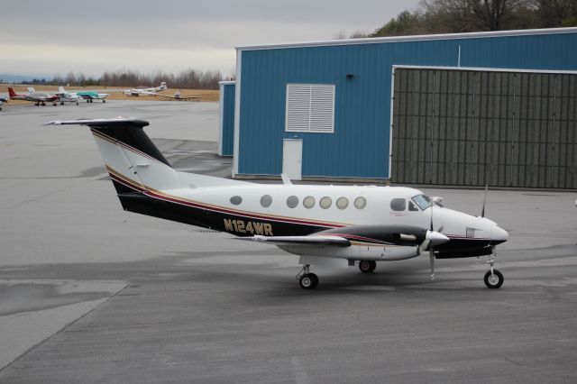 Beechcraft Super King Air 200 (N124WR)