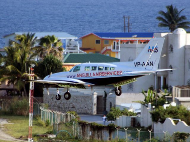 Cessna 402 (VP-AAN)