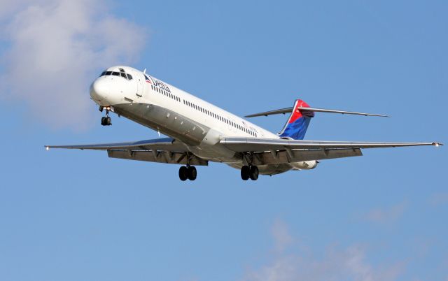 McDonnell Douglas MD-88 (N979DL)