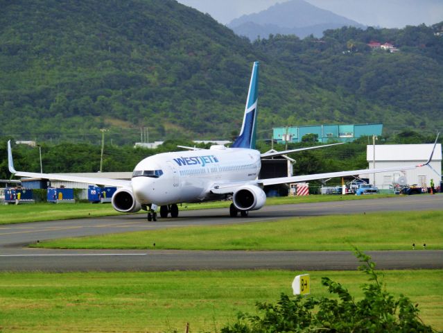 Boeing 737-800 (C-FDMB)