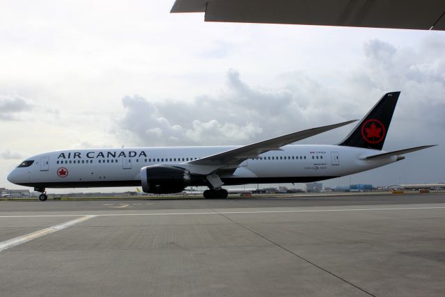 Boeing 787-9 Dreamliner (C-FVLX) - Taxiing to Stand 241 on 16-Mar-18 operating flight ACA858 from CYYZ.