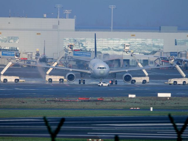 Airbus A330-300 (OO-SFE)