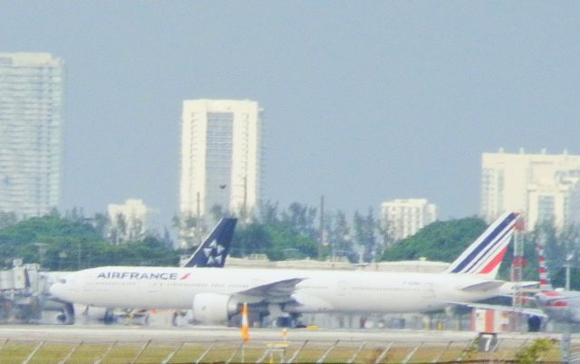 BOEING 777-300ER (F-GZNJ) - Arriving to the the gate"From Paris,Charles de Gaulle(LFPG)