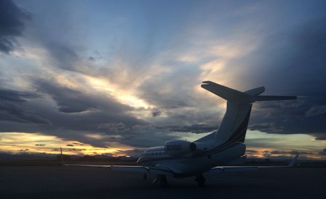 Embraer Phenom 300 (N335QS)