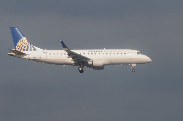 Embraer 170/175 (N153SY)