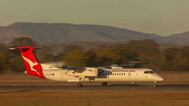 de Havilland Dash 8-400 (VH-LQD)