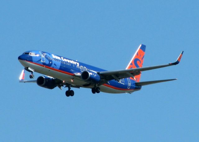 Boeing 737-800 (N809SY) - Landing on Runway 36L at DFW.