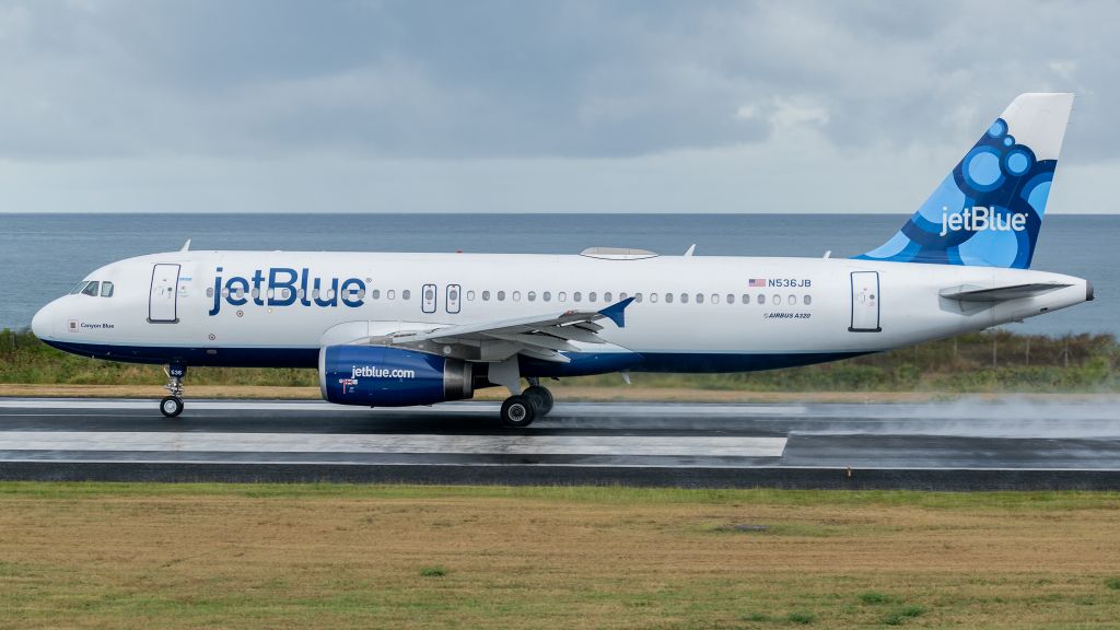 Airbus A320 (N536JB)