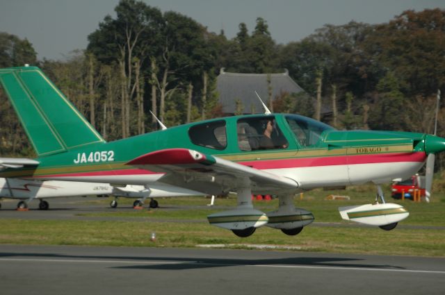 Socata Diplomate (JA4052) - HONDA Airport  Okegawa, Saitama Prefecture, Japan  29.Oct.2011   Socata TB10 Tobago