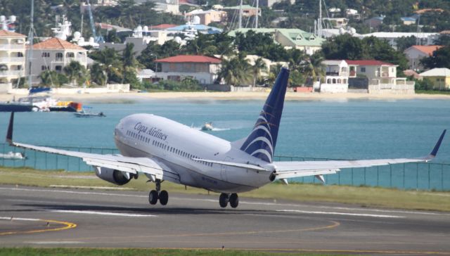 Boeing 737-700 (HP-1530CMP)