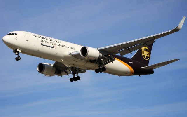 BOEING 767-300 (N309UP)