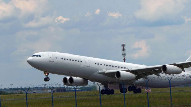 Airbus A340-300 (OO-ABE)