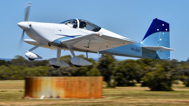 Vans RV-7 (VH-ZIC)