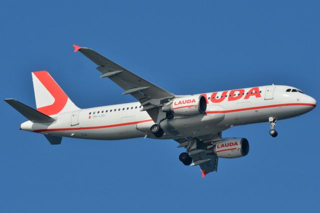 Airbus A320 (9H-LOQ) - Kongelundsfortet RWY04L