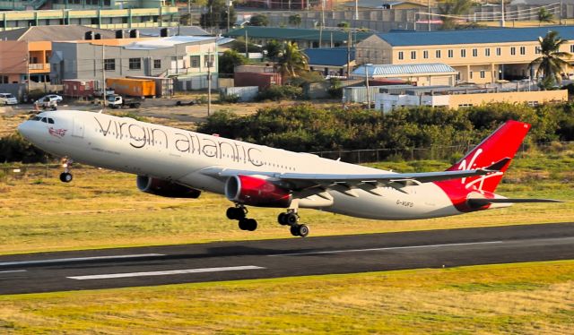 Airbus A330-300 (G-VUFO)