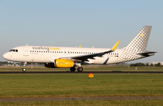 Airbus A320 (EC-MKM)