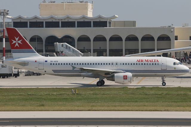 Airbus A320 (9H-AEN)
