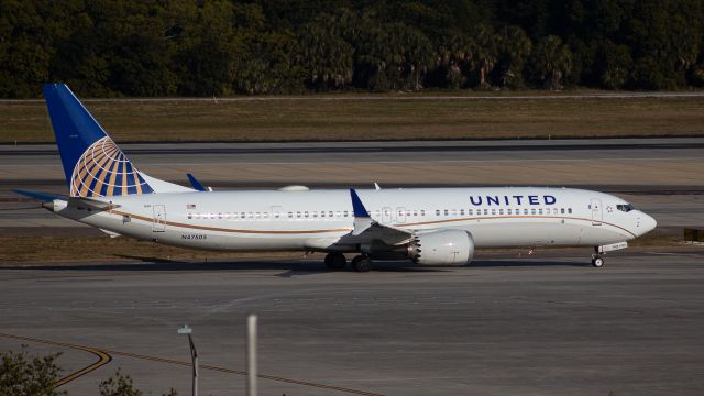 N47505 — - United 737 MAX-9 in the early morning light.