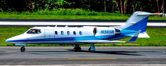 Learjet 31 (N38SK) - N38SK 1992 Learjet 31A s/n 50 - San Juan - Luis Muñoz Marin International (SJU/TJSJ) - Puerto Ricobr /September 27, 2009br /Photo:  Tomás Del Coro br /Aeroparque