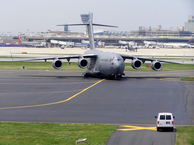 Boeing Globemaster III (N23292)