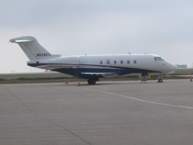 Bombardier Challenger 300 (BJS525)