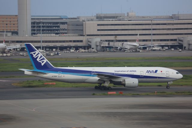 Boeing 777-200 (JA702A)