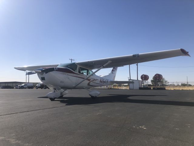 Cessna Skylane (N2647F) - Topping off with fuel. 