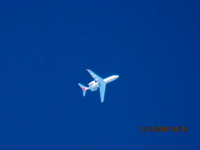 Bombardier Challenger 300 (N729JM)