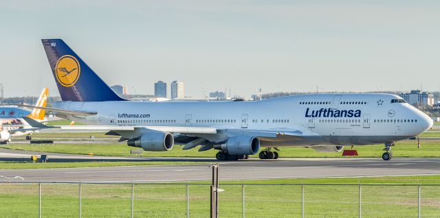 Boeing 747-400 (D-ABVU)