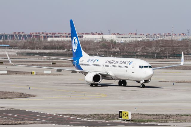 Boeing 737-700 (B-1558) - B737-85C(B-1558) Taxiing