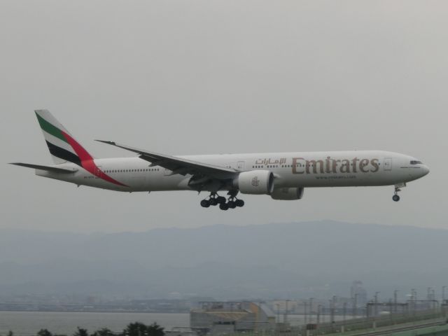 BOEING 777-300 (A6-ECG) - Real Мadridはありません。