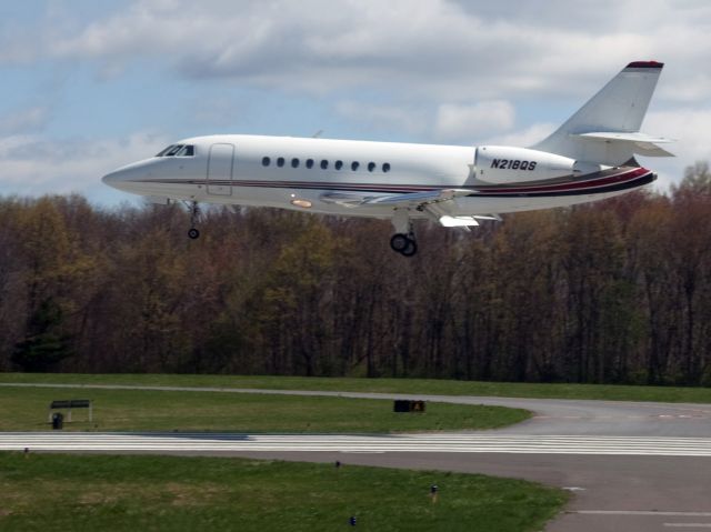 Dassault Falcon 2000 (N218QS) - Landing runway 34.