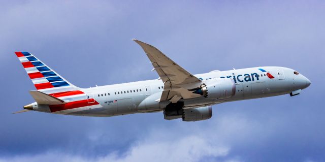 Boeing 787-8 (N842AN) - An American Airlines 787-8 taking off from PHX on 4/10/23. Taken with a Canon R7 and Tamron 70-200 G2 lens.