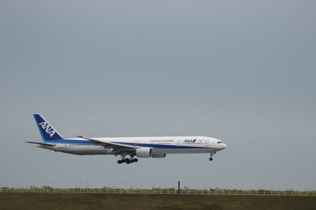 BOEING 777-300 (JA753A) - 11 October 2015: