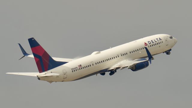 Boeing 737-900 (N866DN)