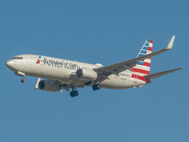 Boeing 737-800 (N947AN) - 6/6/2020