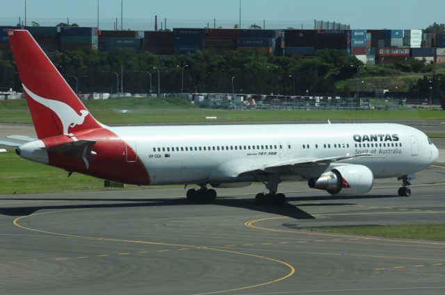 BOEING 767-300 (VH-OGK)