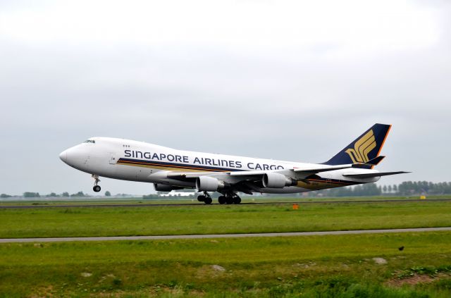 Boeing 747-200 (9V-SFO)