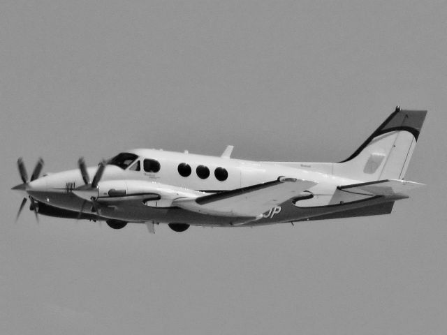 — — - Reliant Airs King Air 90.