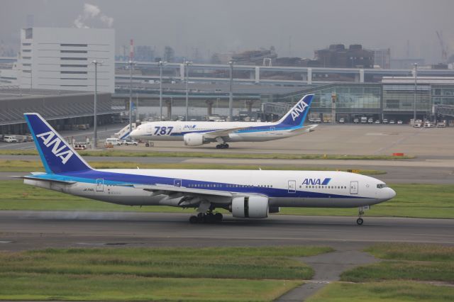Boeing 777-200 (JA714A)