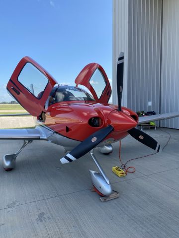 Cirrus SR-22 (N740DR)