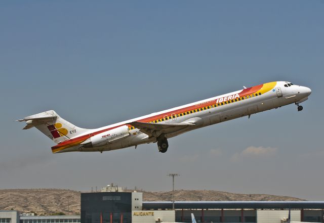 McDonnell Douglas MD-87 (EC-EYZ)