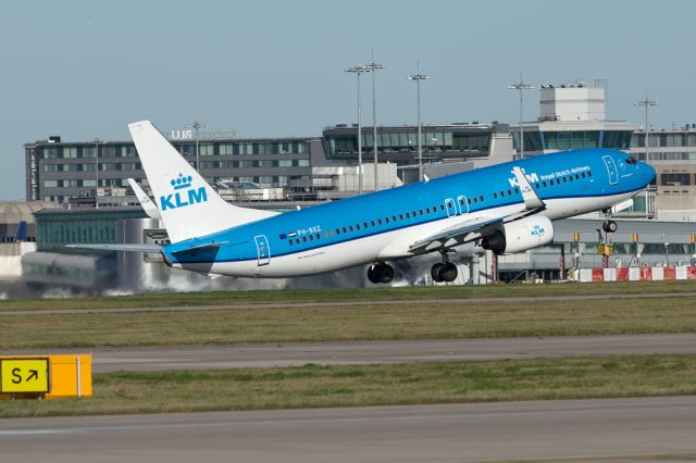 Boeing 737-800 (PH-BXZ) - KLM1082 to Amsterdam, one of many flights a day between MAN and AMS