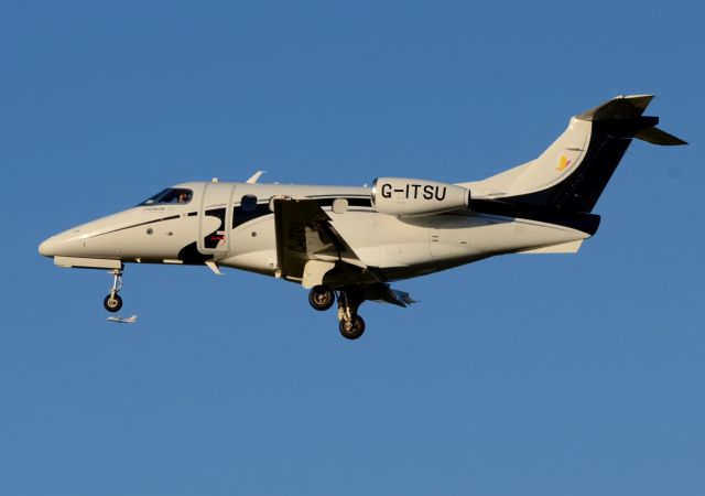 Embraer Phenom 100 (G-ITSU)