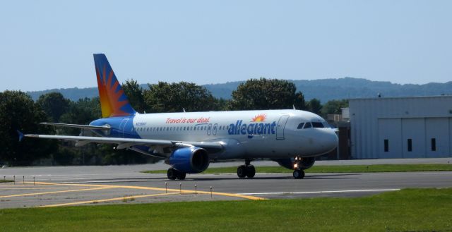 Airbus A320 (N215NV) - Turning on the departing runway is this 2000 allegiant Airbus A320-214 in the Autumn of 2020.