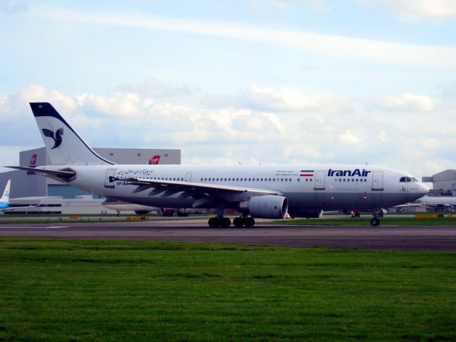 Airbus A330-300 (EP-IBA) - IR A330 taking off 27R