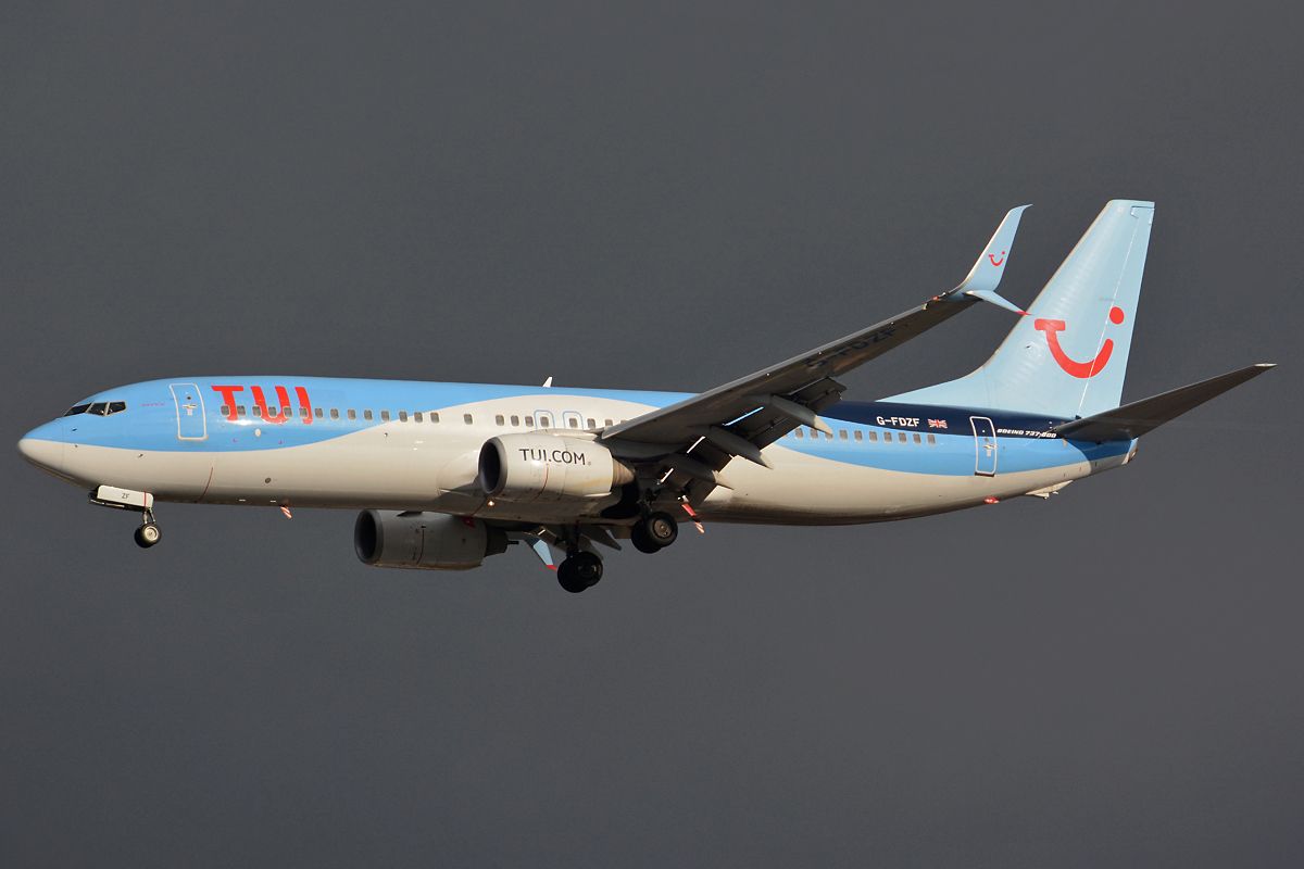 Boeing 737-800 (G-FDZF)