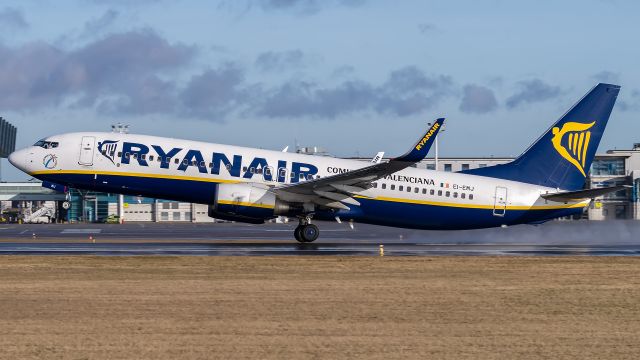 Boeing 737-800 (EI-EMJ)