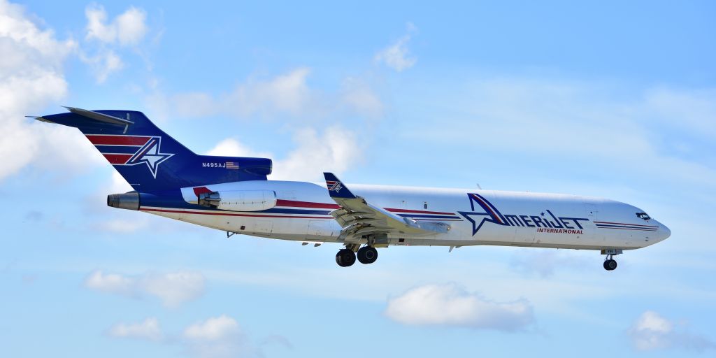 Boeing 727-100 (N495AJ)