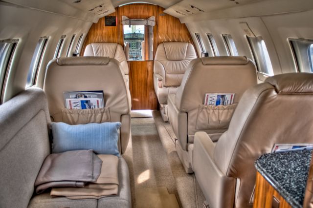 Hawker 800 (N406J)
